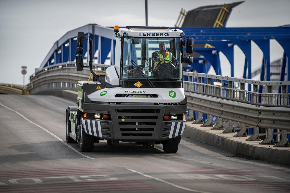 Mechatroniker (m/w/d) für Nutzfahrzeuge im Außendienst – Deutschlandweit (Vollzeit | Hamburg)